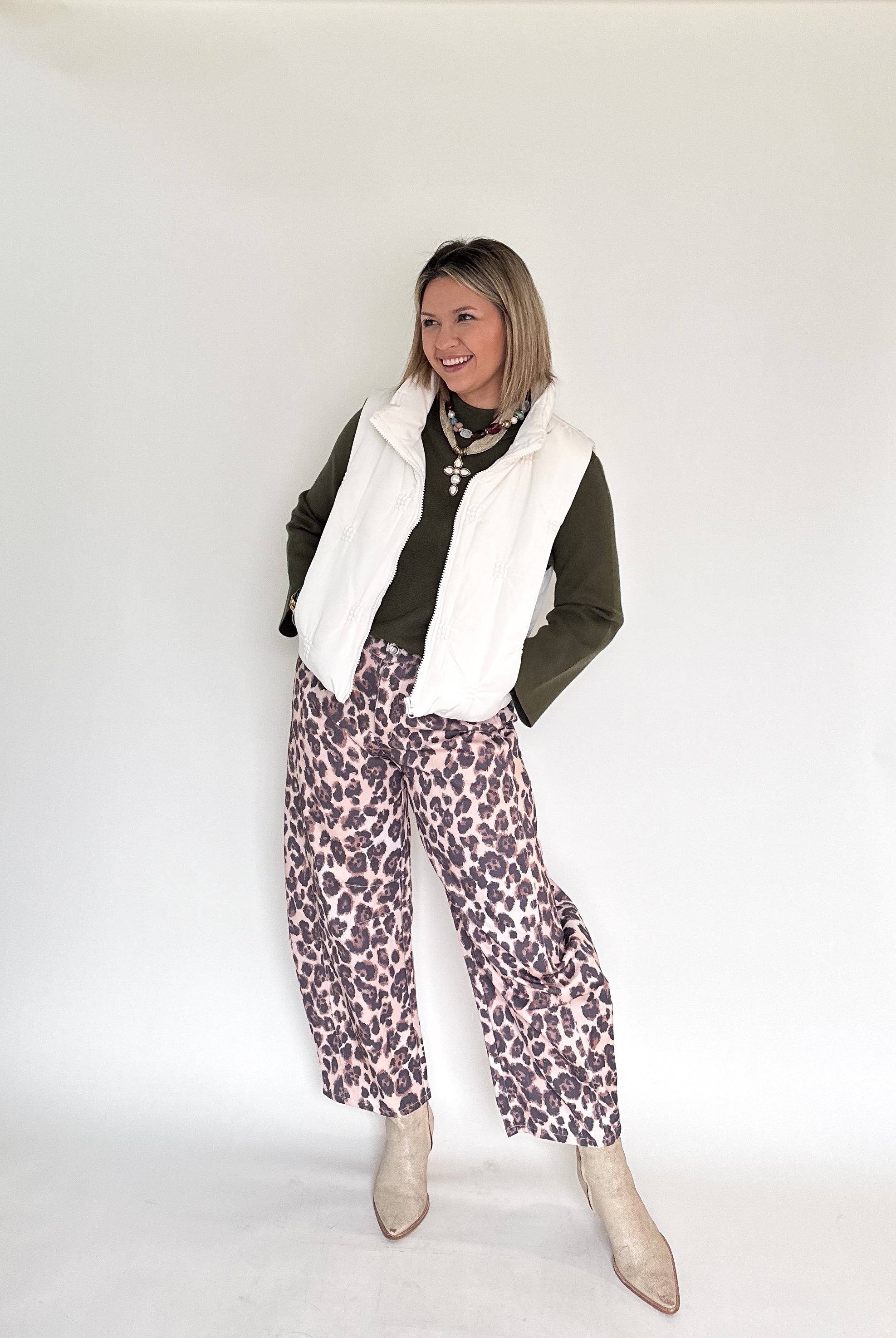 entro white puffer vest