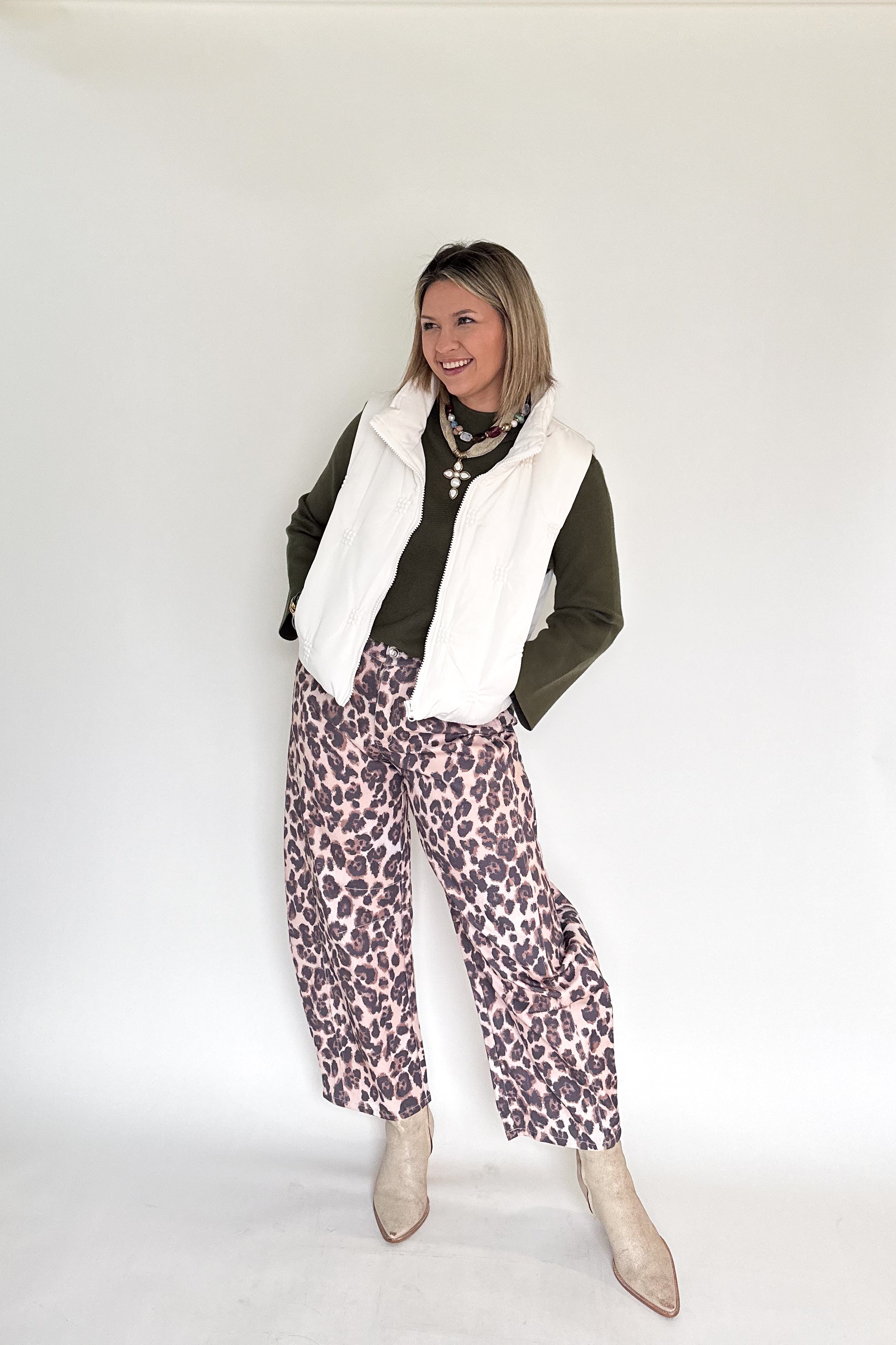 entro white puffer vest